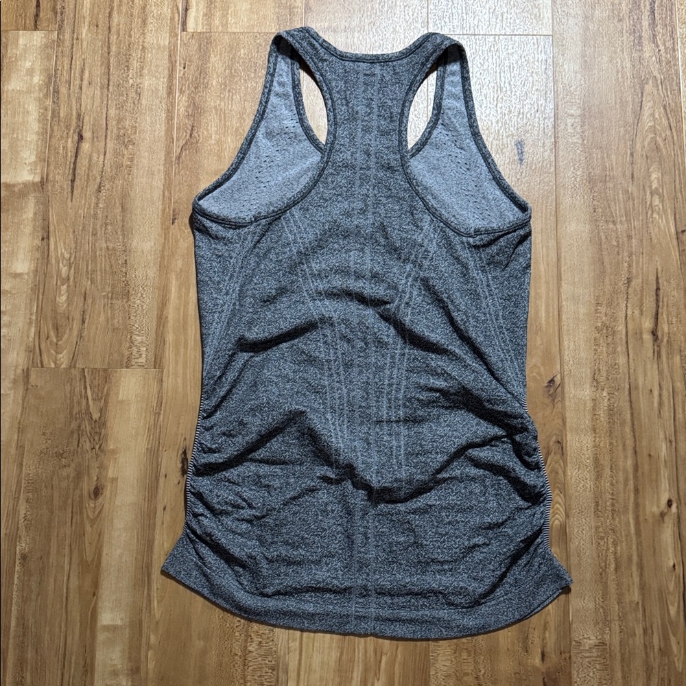 Athleta tank size medium. - Picture 4 of 12